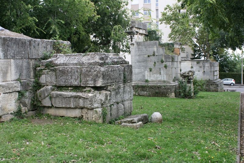 _LVGDVNVM_MAUSOLEES_01